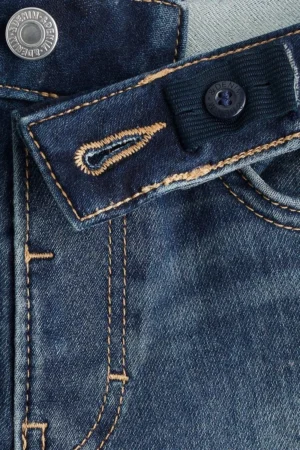 Relaxed Tapered Fit Jeans
